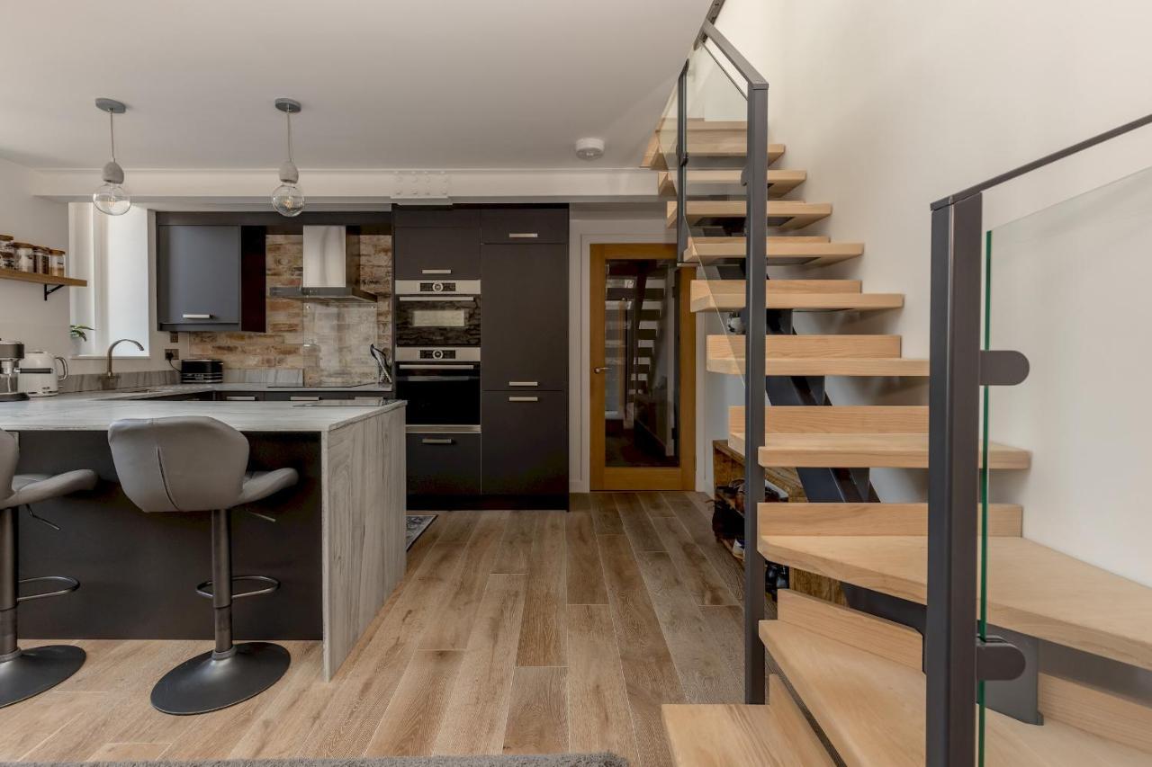 Pass The Keys Stunning 3 Bed Loft Style Apt With Free Parking Edinburg Exteriör bild