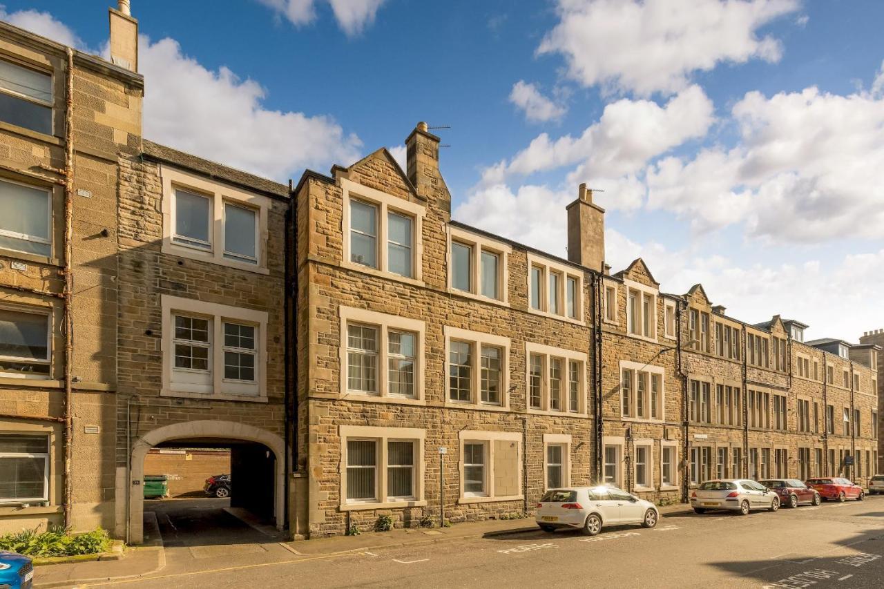 Pass The Keys Stunning 3 Bed Loft Style Apt With Free Parking Edinburg Exteriör bild