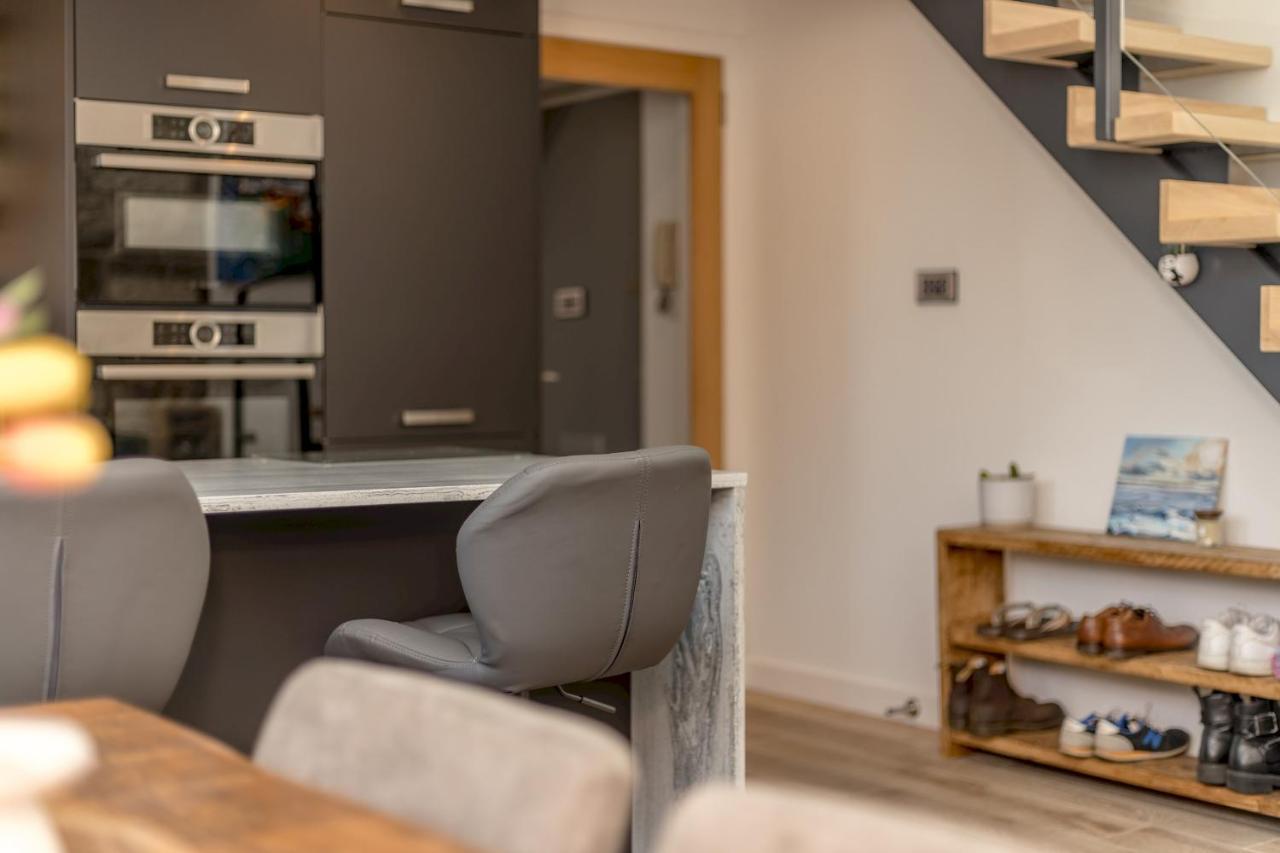 Pass The Keys Stunning 3 Bed Loft Style Apt With Free Parking Edinburg Exteriör bild