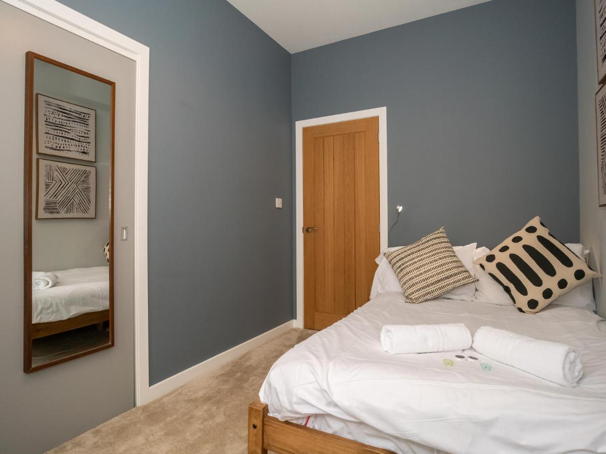 Pass The Keys Stunning 3 Bed Loft Style Apt With Free Parking Edinburg Exteriör bild