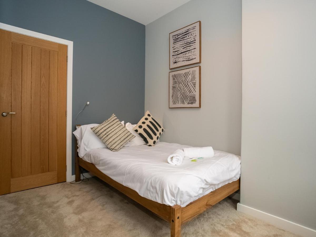 Pass The Keys Stunning 3 Bed Loft Style Apt With Free Parking Edinburg Exteriör bild
