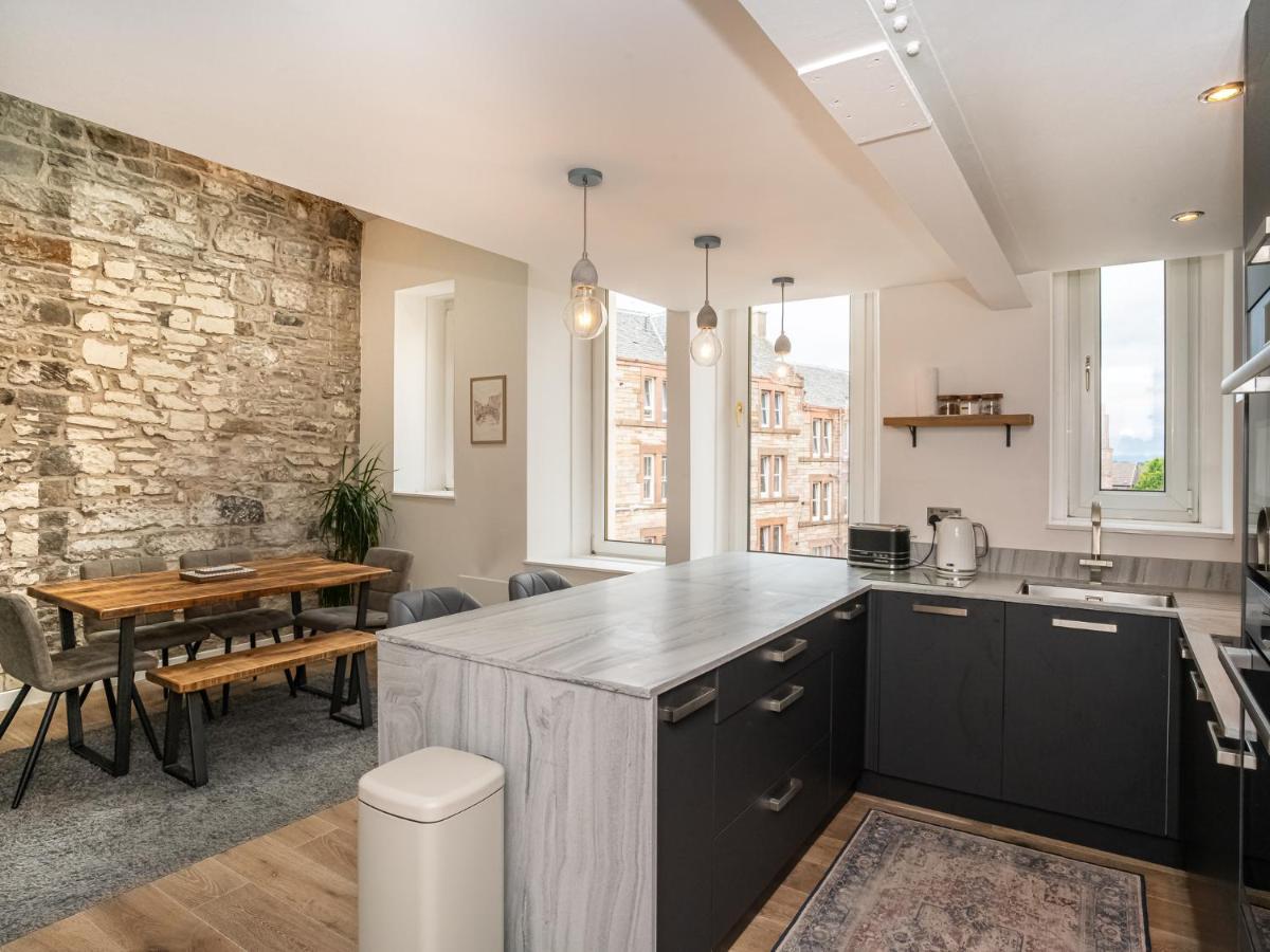 Pass The Keys Stunning 3 Bed Loft Style Apt With Free Parking Edinburg Exteriör bild