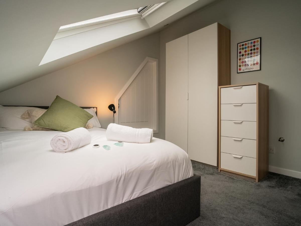 Pass The Keys Stunning 3 Bed Loft Style Apt With Free Parking Edinburg Exteriör bild