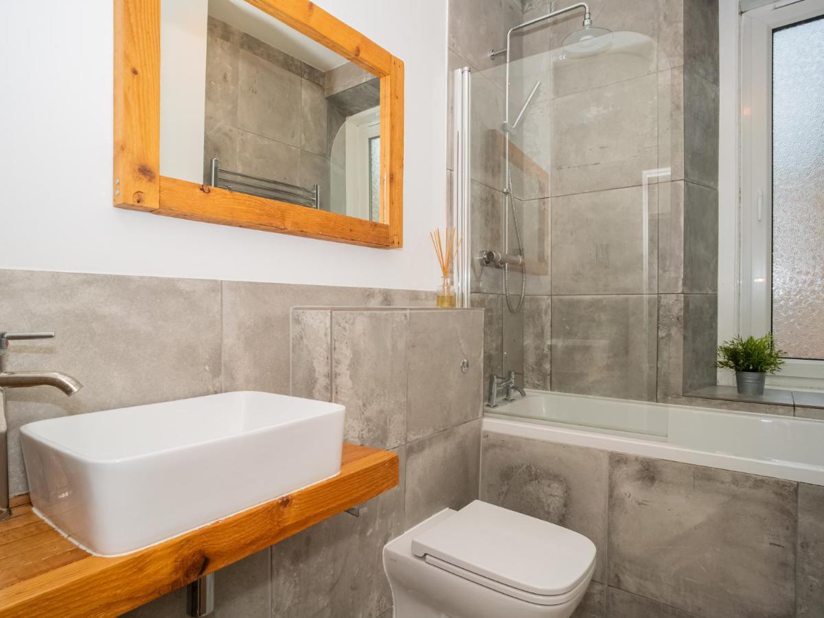 Pass The Keys Stunning 3 Bed Loft Style Apt With Free Parking Edinburg Exteriör bild