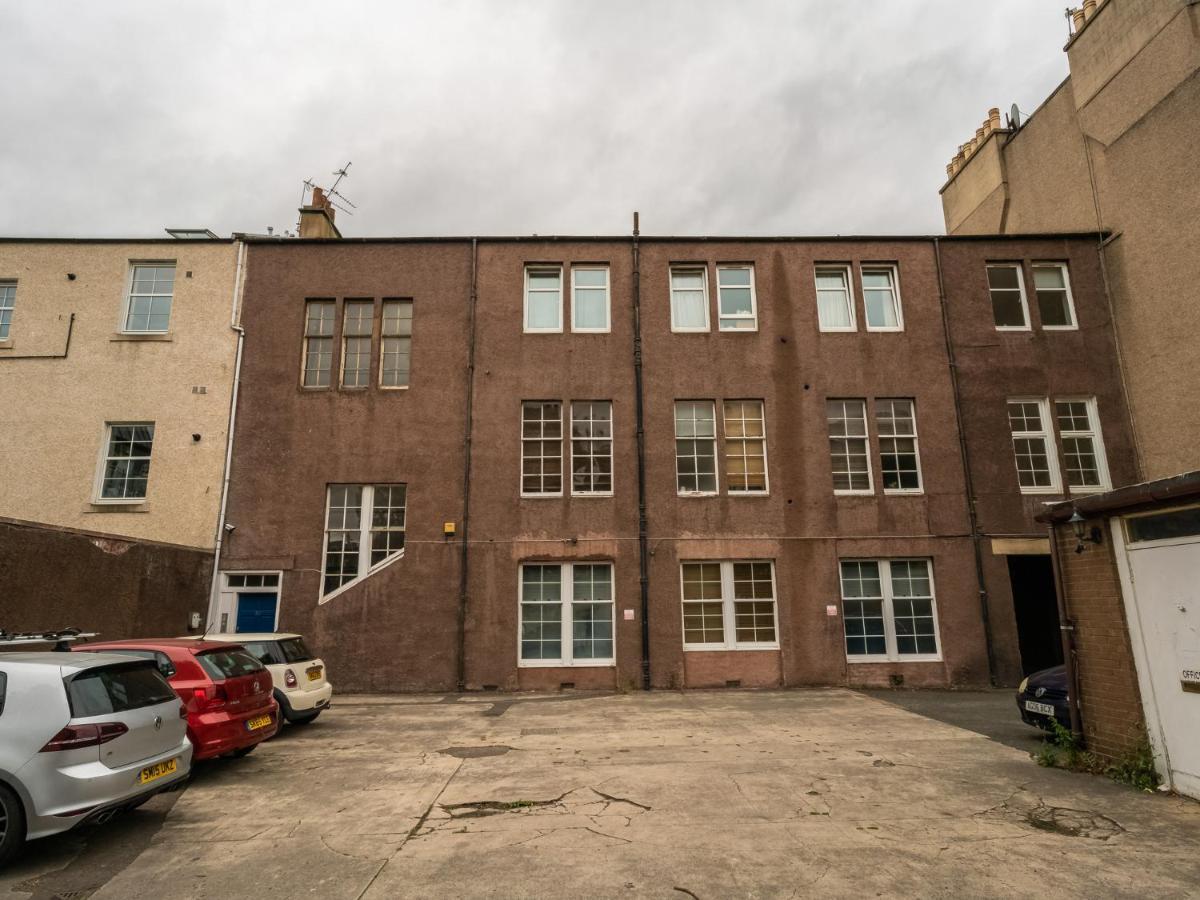Pass The Keys Stunning 3 Bed Loft Style Apt With Free Parking Edinburg Exteriör bild