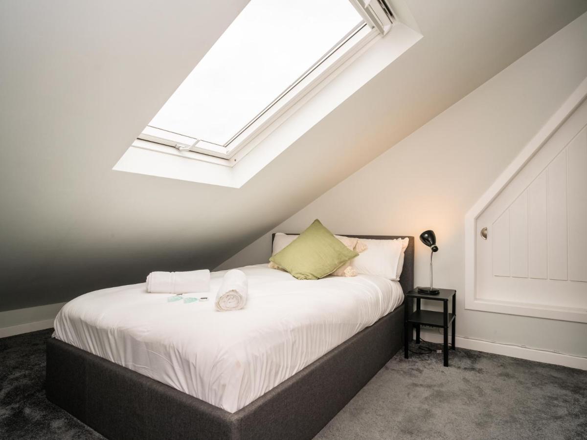 Pass The Keys Stunning 3 Bed Loft Style Apt With Free Parking Edinburg Exteriör bild
